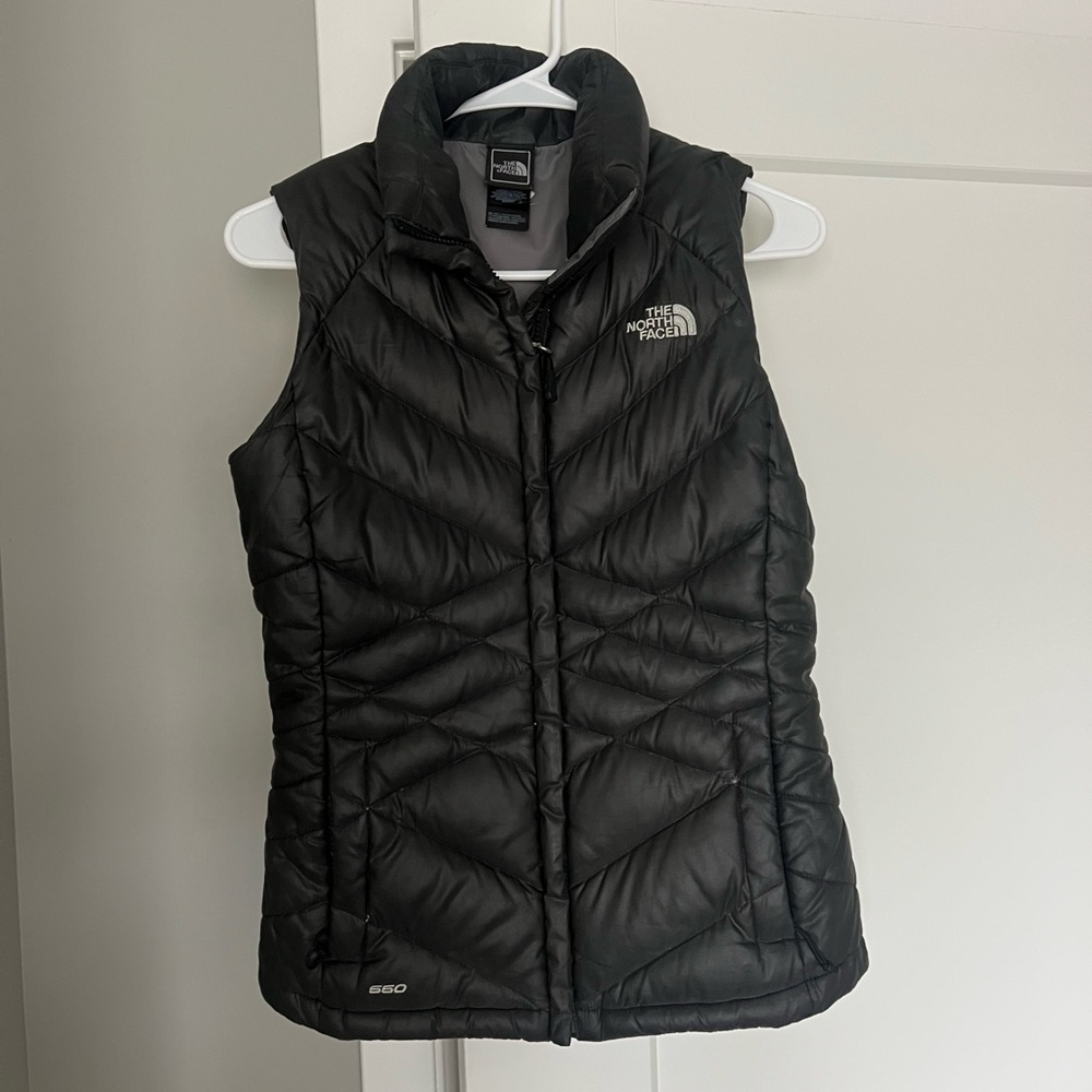 North Face women’s full-zip black puffer vest